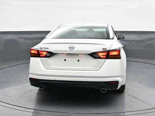 2025 Nissan Altima SR FWD