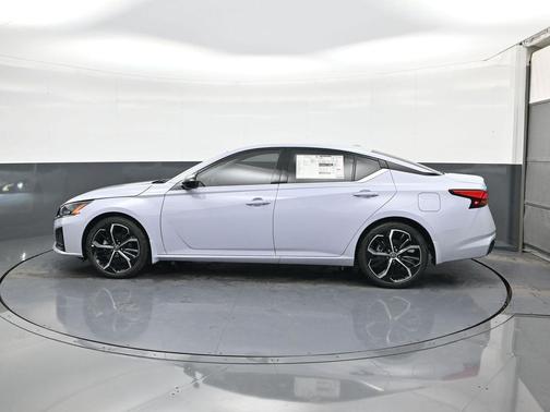 2025 Nissan Altima SR FWD