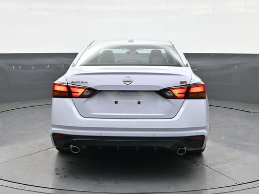 2025 Nissan Altima SR FWD