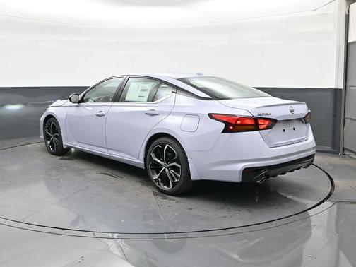 2025 Nissan Altima SR FWD