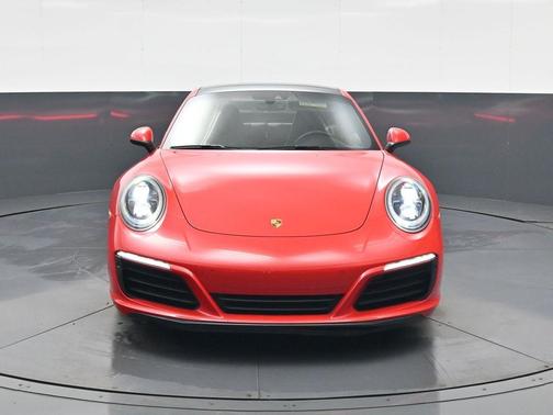 2018 Porsche 911 Carrera