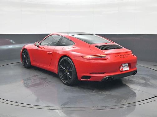 2018 Porsche 911 Carrera