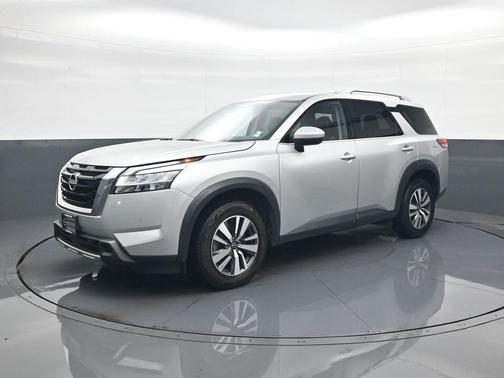 2023 Nissan Pathfinder SL FWD