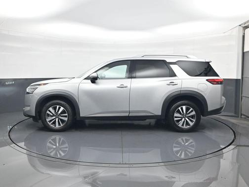 2023 Nissan Pathfinder SL FWD