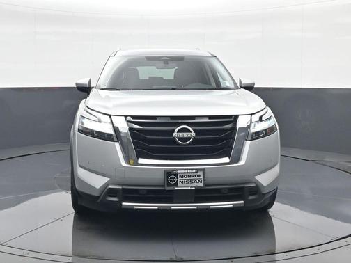 2023 Nissan Pathfinder SL FWD