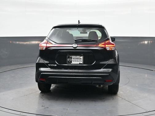 2025 Nissan Kicks S