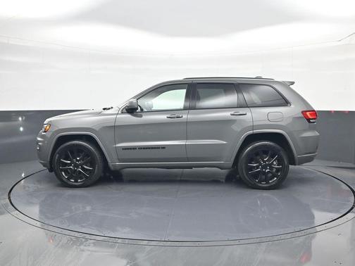 2022 Jeep Grand Cherokee Laredo
