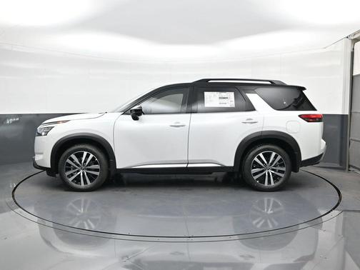 2025 Nissan Pathfinder Platinum FWD