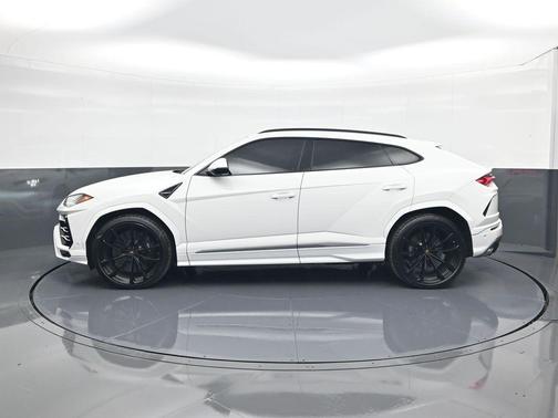 2020 Lamborghini Urus Base