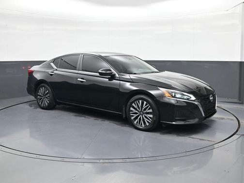 Super Black 2023 Nissan Altima 2.5 SV