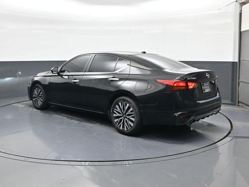 Super Black 2023 Nissan Altima 2.5 SV