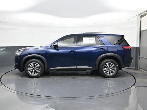 2025 Nissan Pathfinder SL FWD