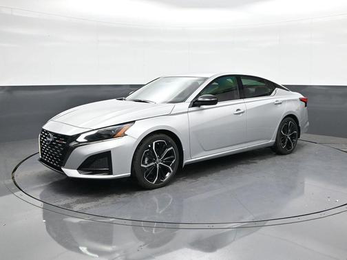 2025 Nissan Altima SR FWD