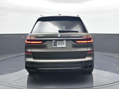 2024 BMW X7 M60i
