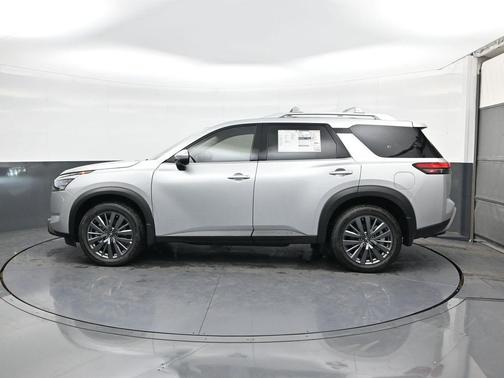 2025 Nissan Pathfinder SL 4WD
