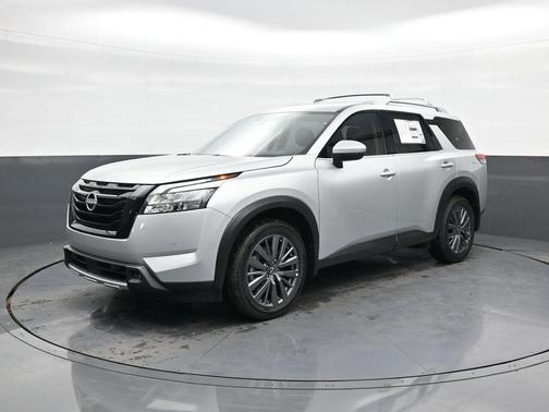 2025 Nissan Pathfinder SL 4WD