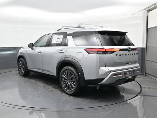 2025 Nissan Pathfinder SL 4WD