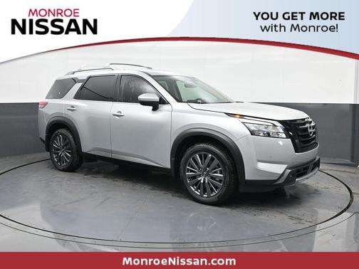 2025 Nissan Pathfinder SL 4WD