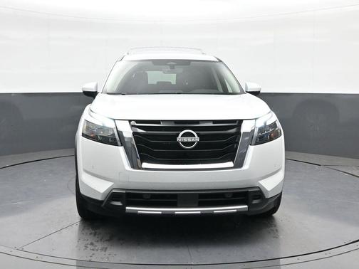 2025 Nissan Pathfinder SL FWD