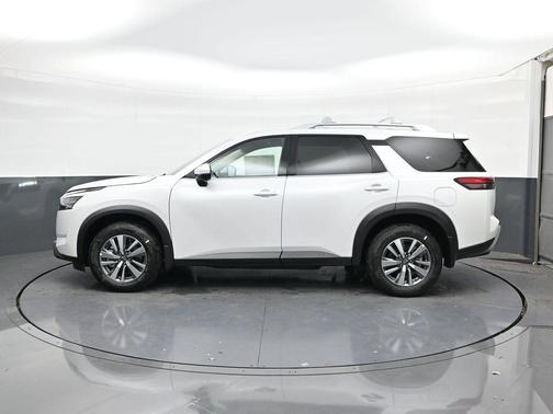 2025 Nissan Pathfinder SL FWD