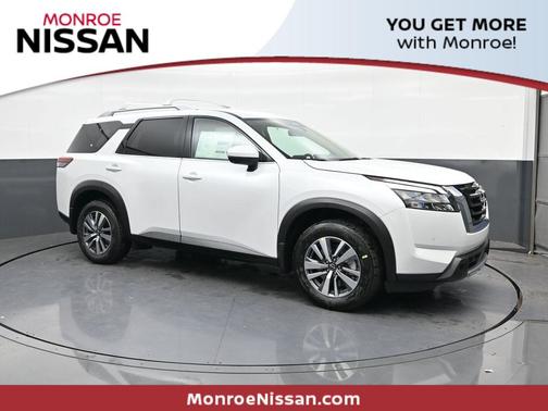 2025 Nissan Pathfinder SL FWD