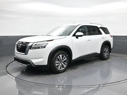 2025 Nissan Pathfinder SL FWD