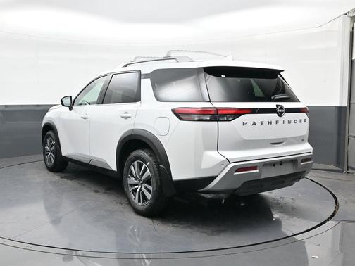 2025 Nissan Pathfinder SL FWD