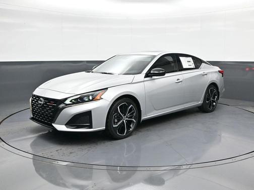 2025 Nissan Altima SR FWD