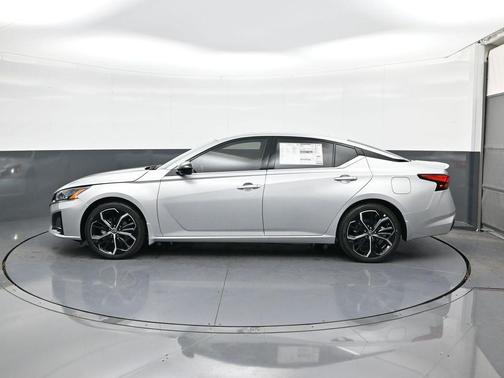 2025 Nissan Altima SR FWD