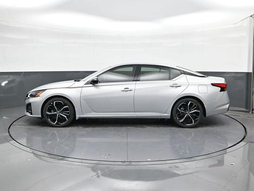 2025 Nissan Altima SR FWD