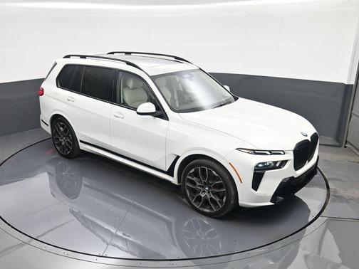 Alpine White 2024 BMW X7 xDrive40i