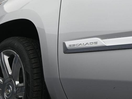 Radiant Silver Metallic 2019 Cadillac Escalade Luxury