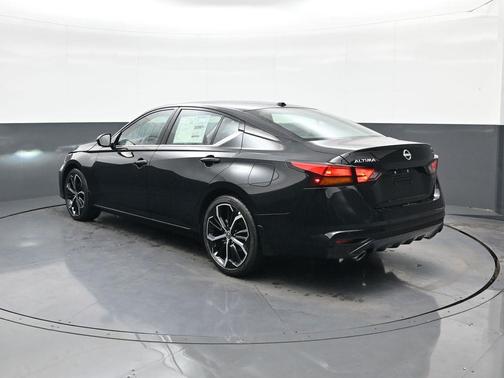 2025 Nissan Altima SR FWD