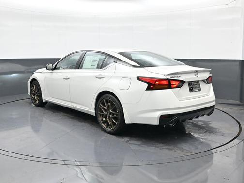 2025 Nissan Altima SR FWD