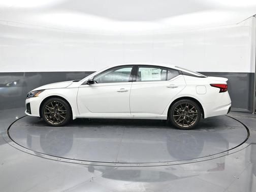 2025 Nissan Altima SR FWD