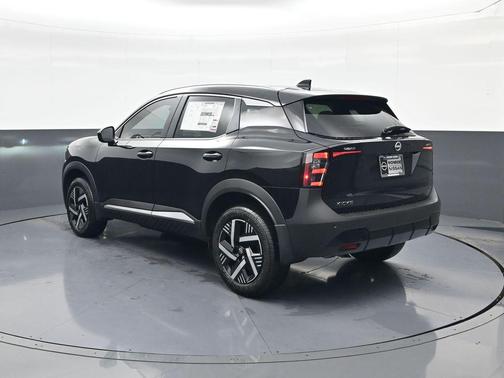 Super Black 2026 Nissan Kicks SV