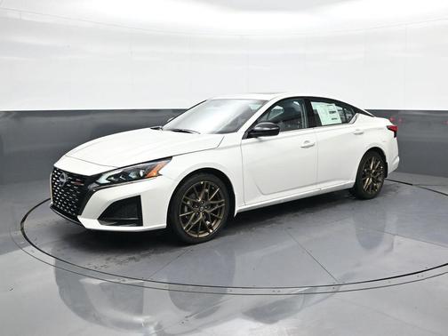 2025 Nissan Altima SR FWD