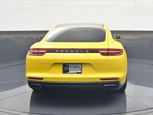 2018 Porsche Panamera 4