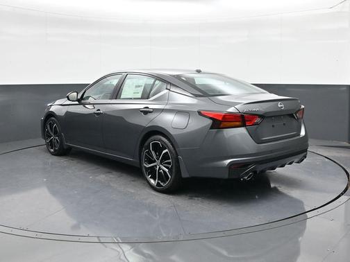 2025 Nissan Altima SR FWD