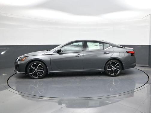 2025 Nissan Altima SR FWD