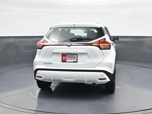 2025 Nissan Kicks S