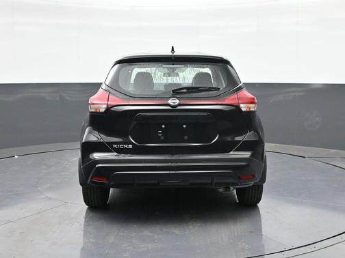 2025 Nissan Kicks S