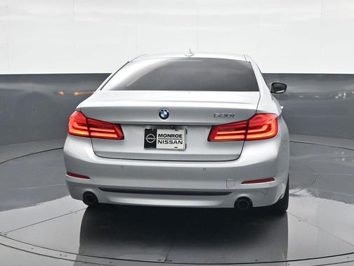 2018 BMW 530 530i