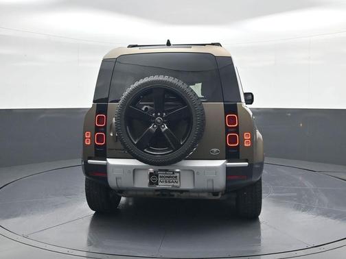 2020 Land Rover Defender 110 SE