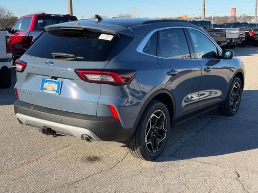 2026 Ford Escape Platinum AWD