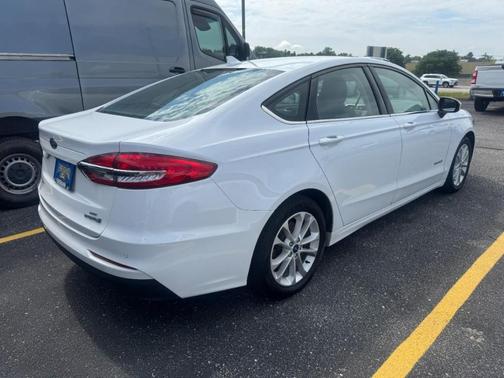 Oxford White 2019 Ford Fusion Hybrid SE