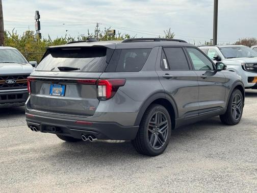 2025 Ford Explorer ST 4WD