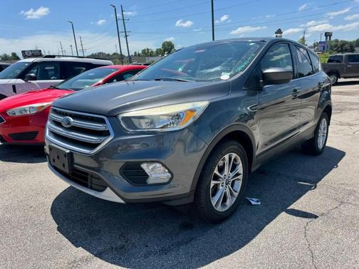 Magnetic Metallic 2017 Ford Escape SE