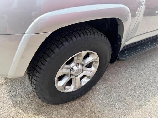 Classic Silver Metallic 2019 Toyota 4Runner SR5 Premium