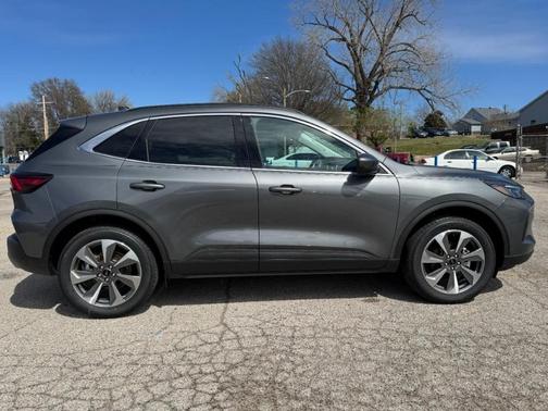 2025 Ford Escape Platinum